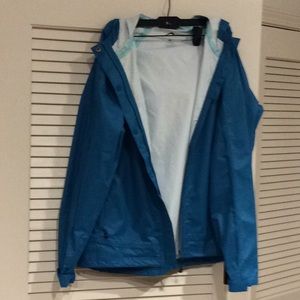 Ladies wind/water resistant teal jacket.